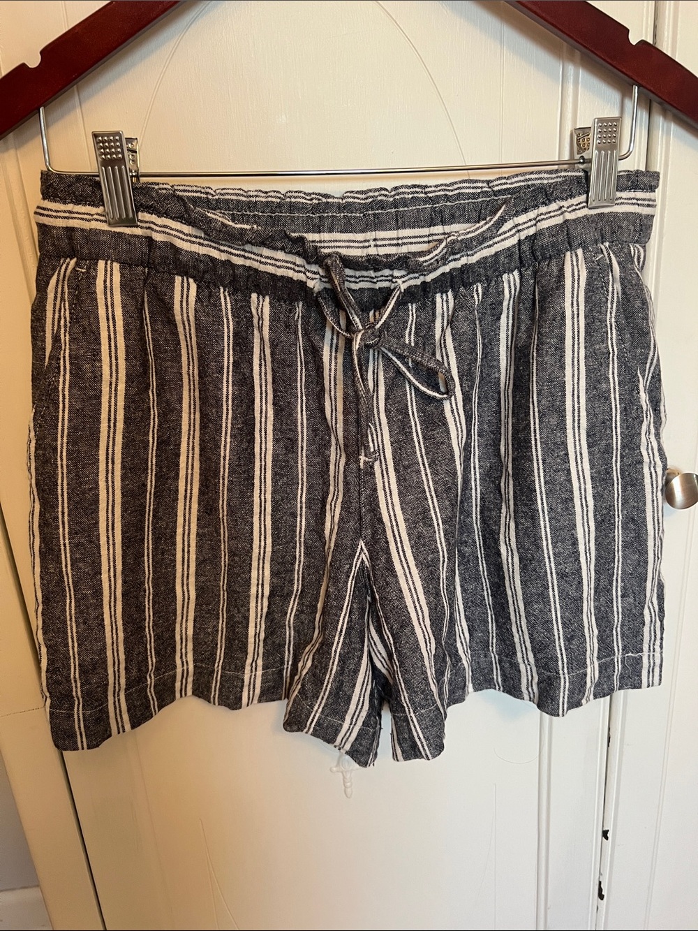 2/$7 GAP linen Striped Drawstring Women’s Shorts - Blue & White